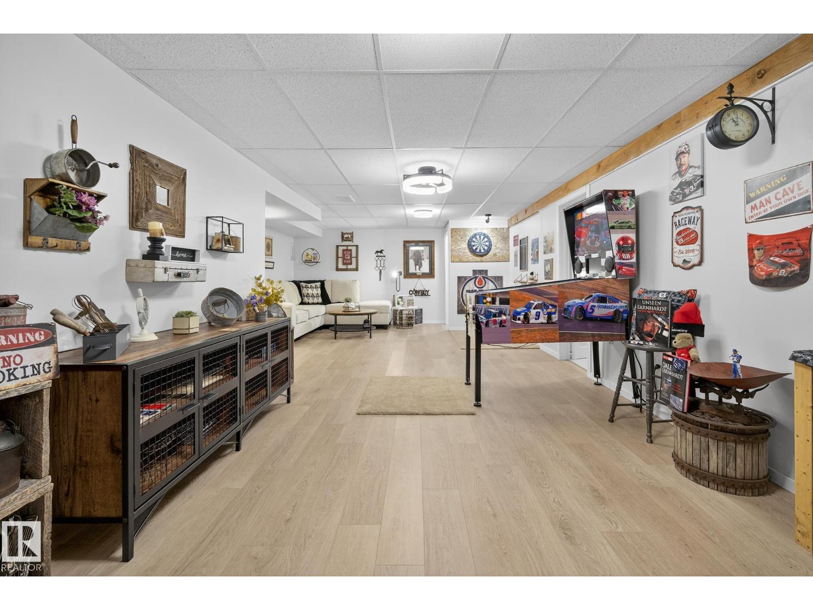 4711 25 AV NW — photo 36