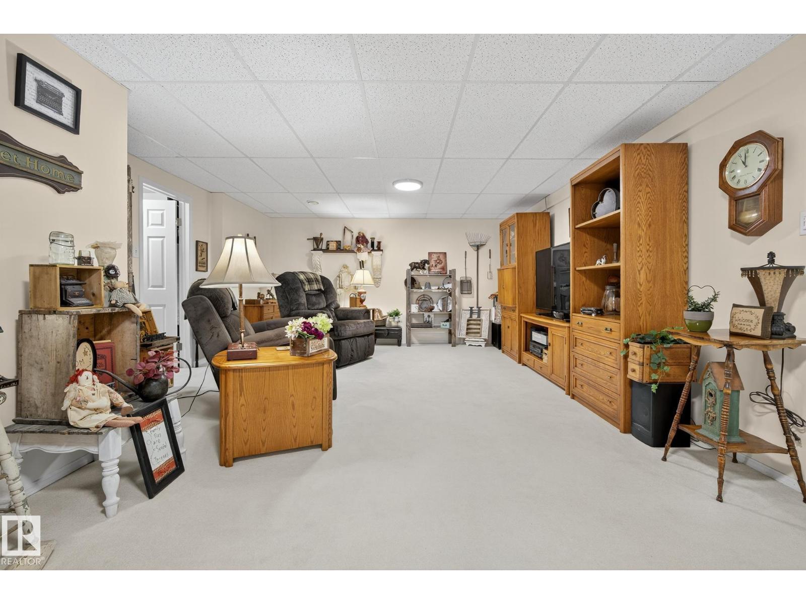 4711 25 AV NW — photo 38