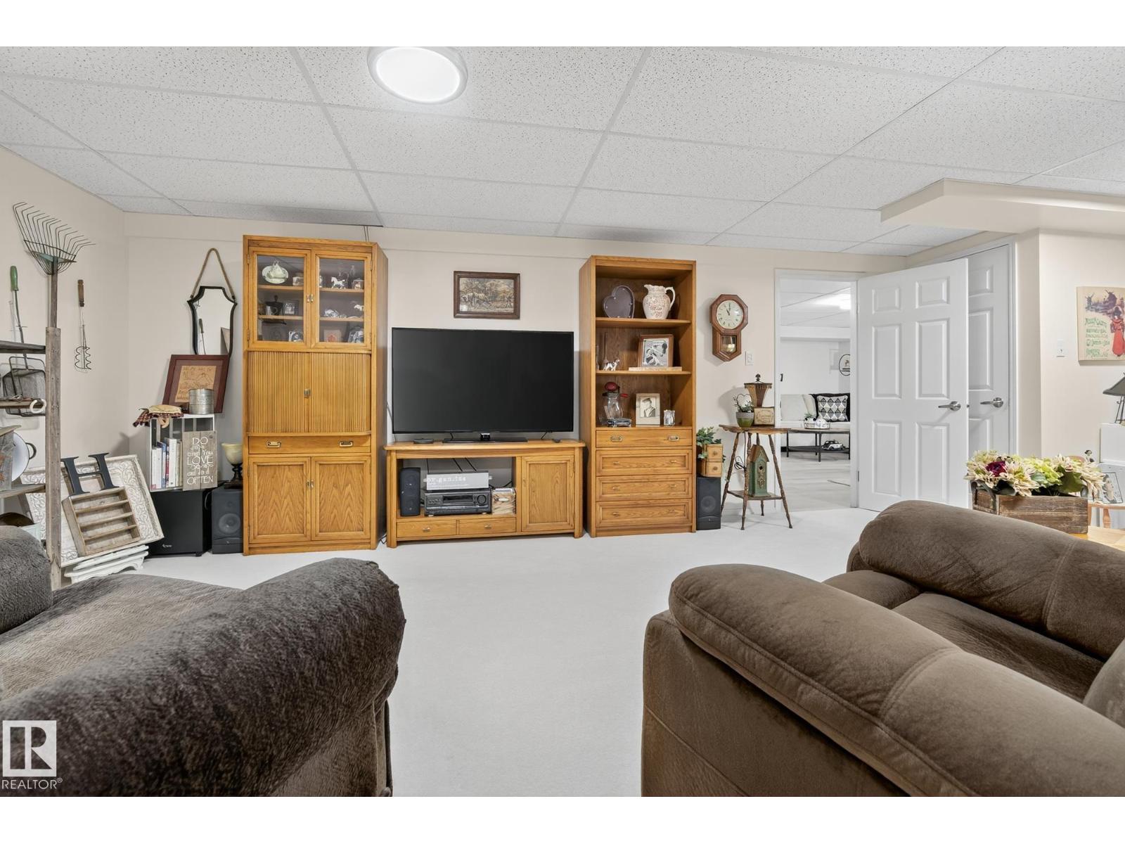 4711 25 AV NW — photo 40
