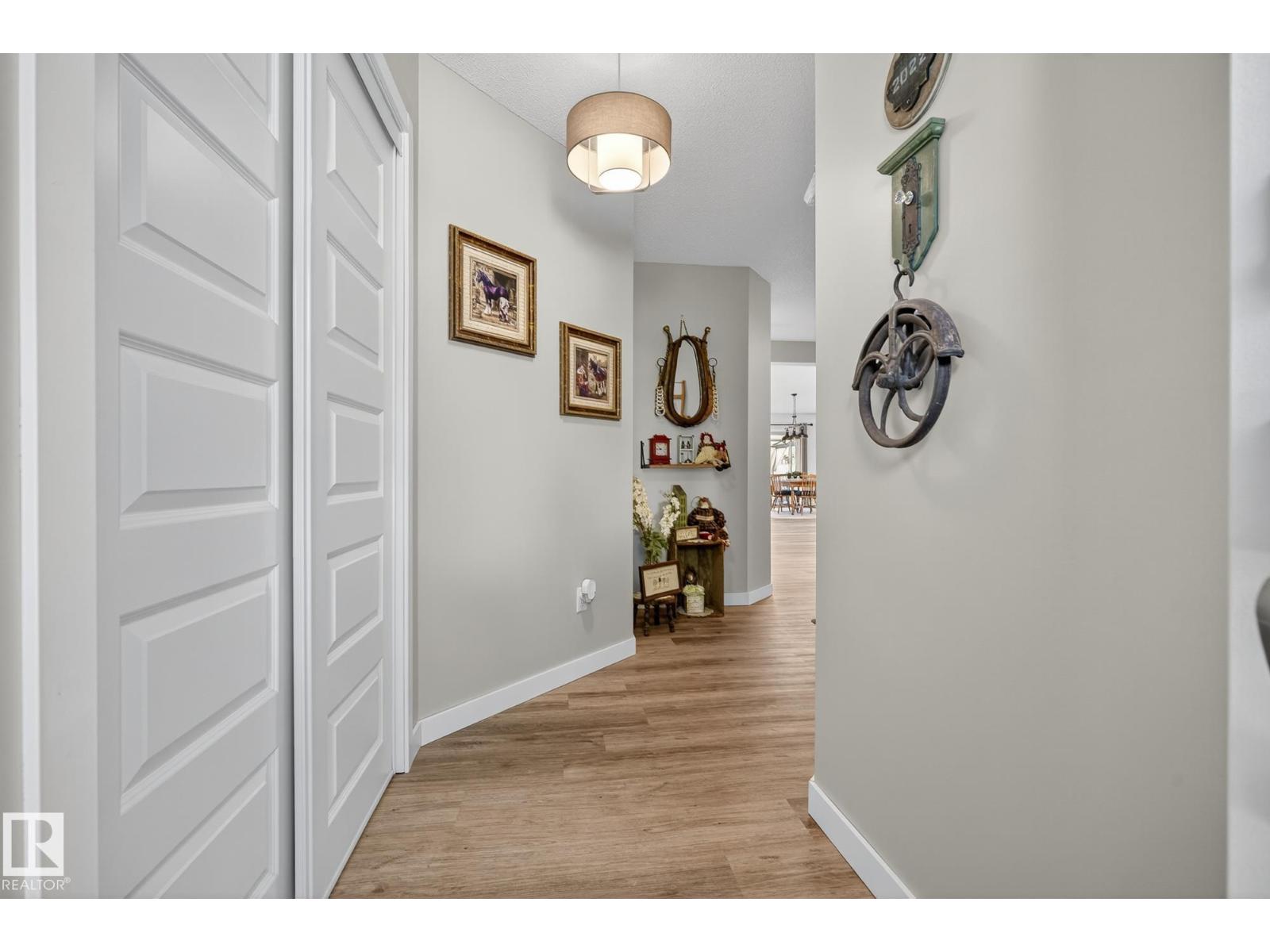 4711 25 AV NW — photo 9