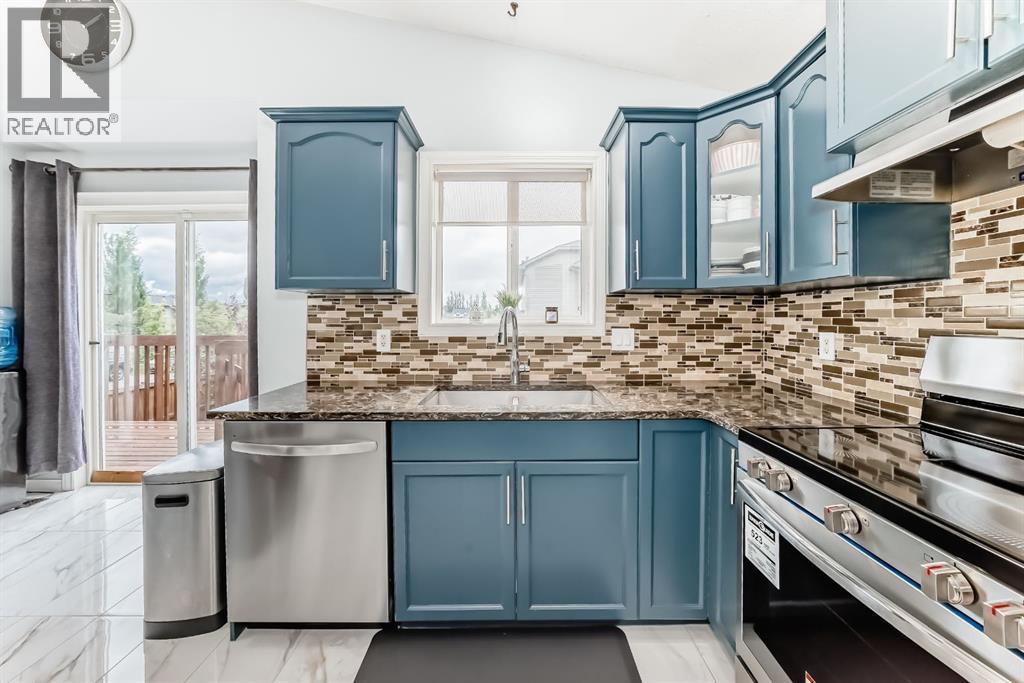98 Canoe Square SW — photo 13