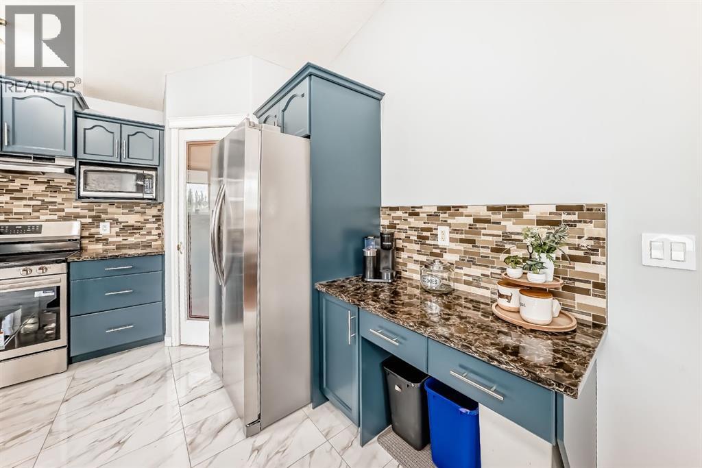 98 Canoe Square SW — photo 15
