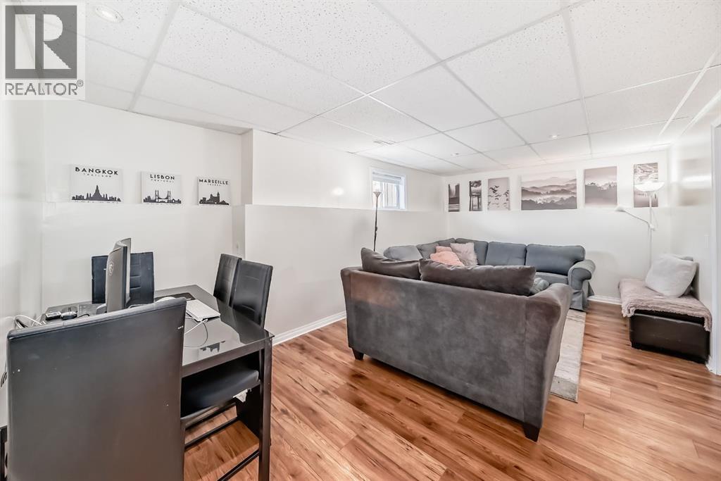 98 Canoe Square SW — photo 31
