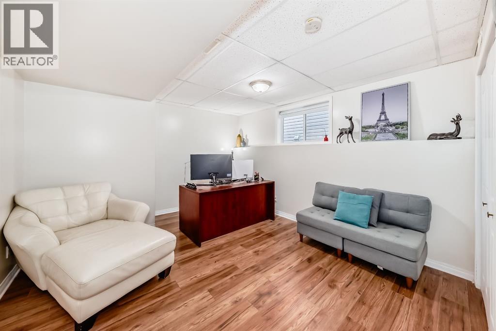 98 Canoe Square SW — photo 35