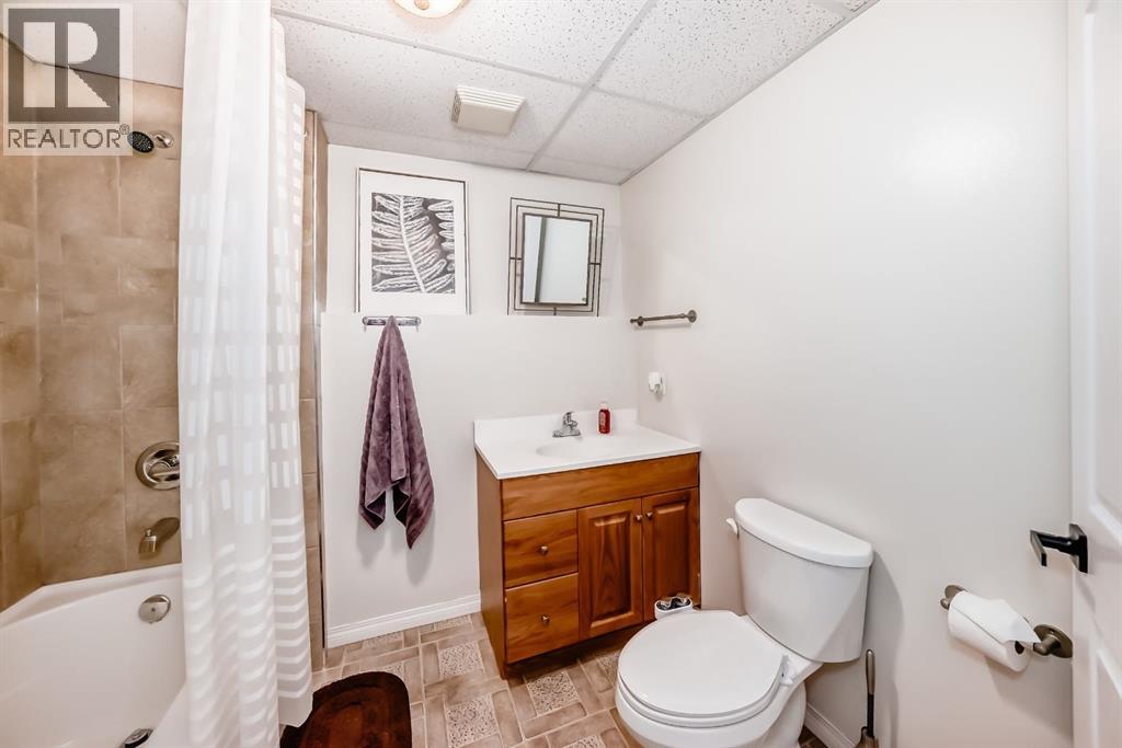 98 Canoe Square SW — photo 37