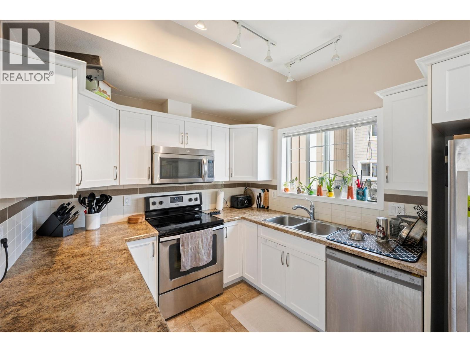 #128 3363 WILSON Street - 8