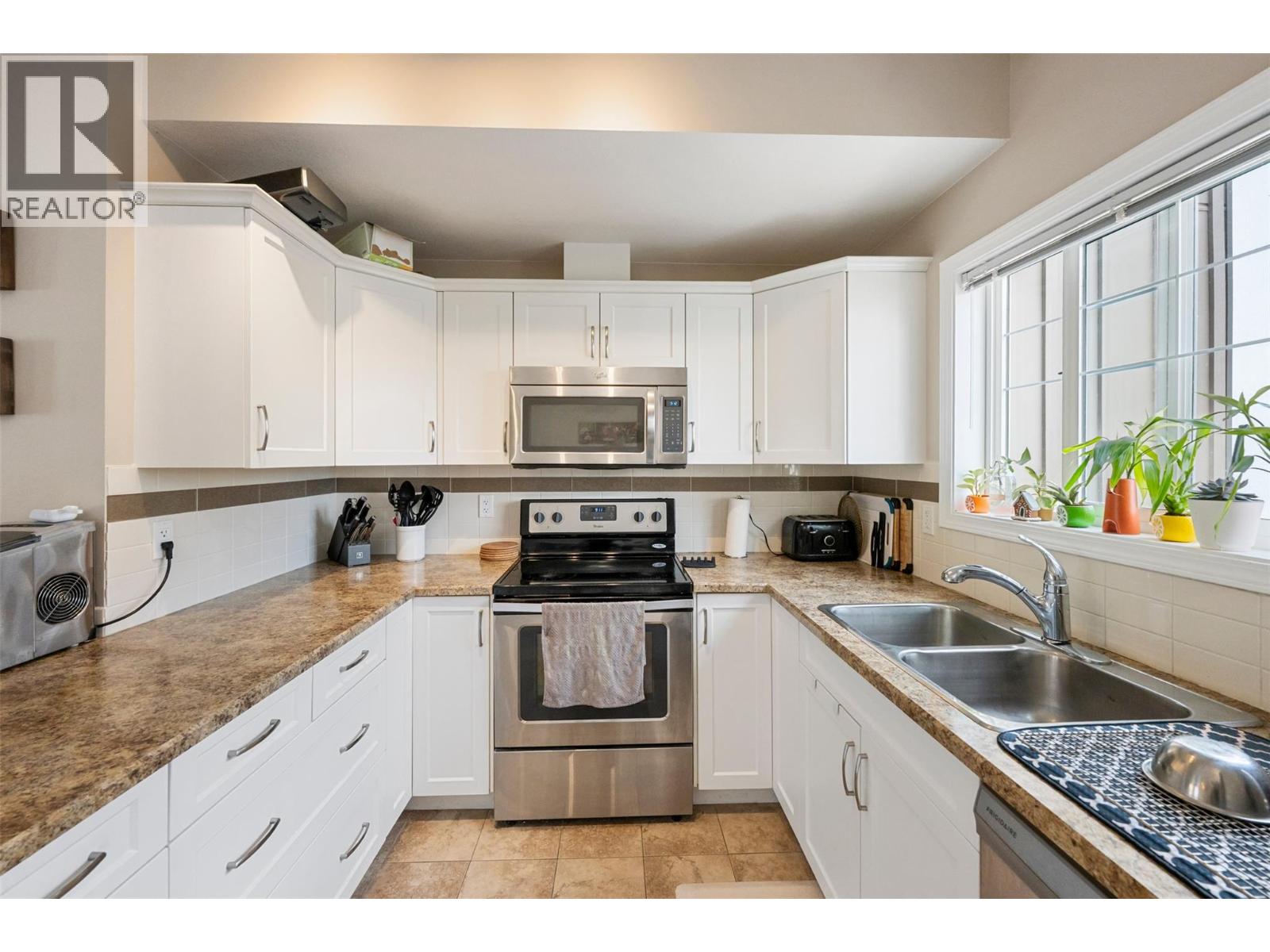 #128 3363 WILSON Street - 9