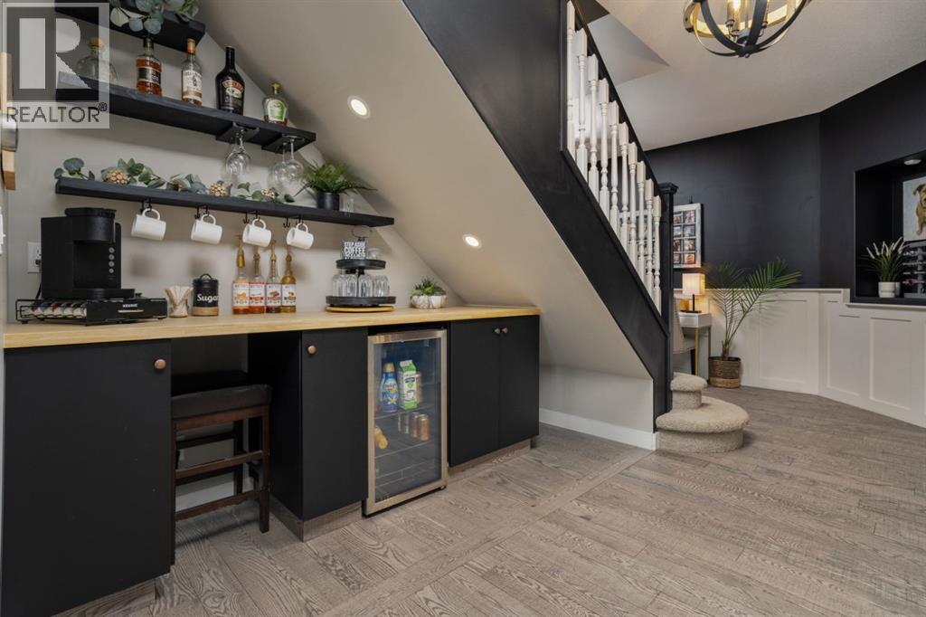 5215 35 Avenue - 4