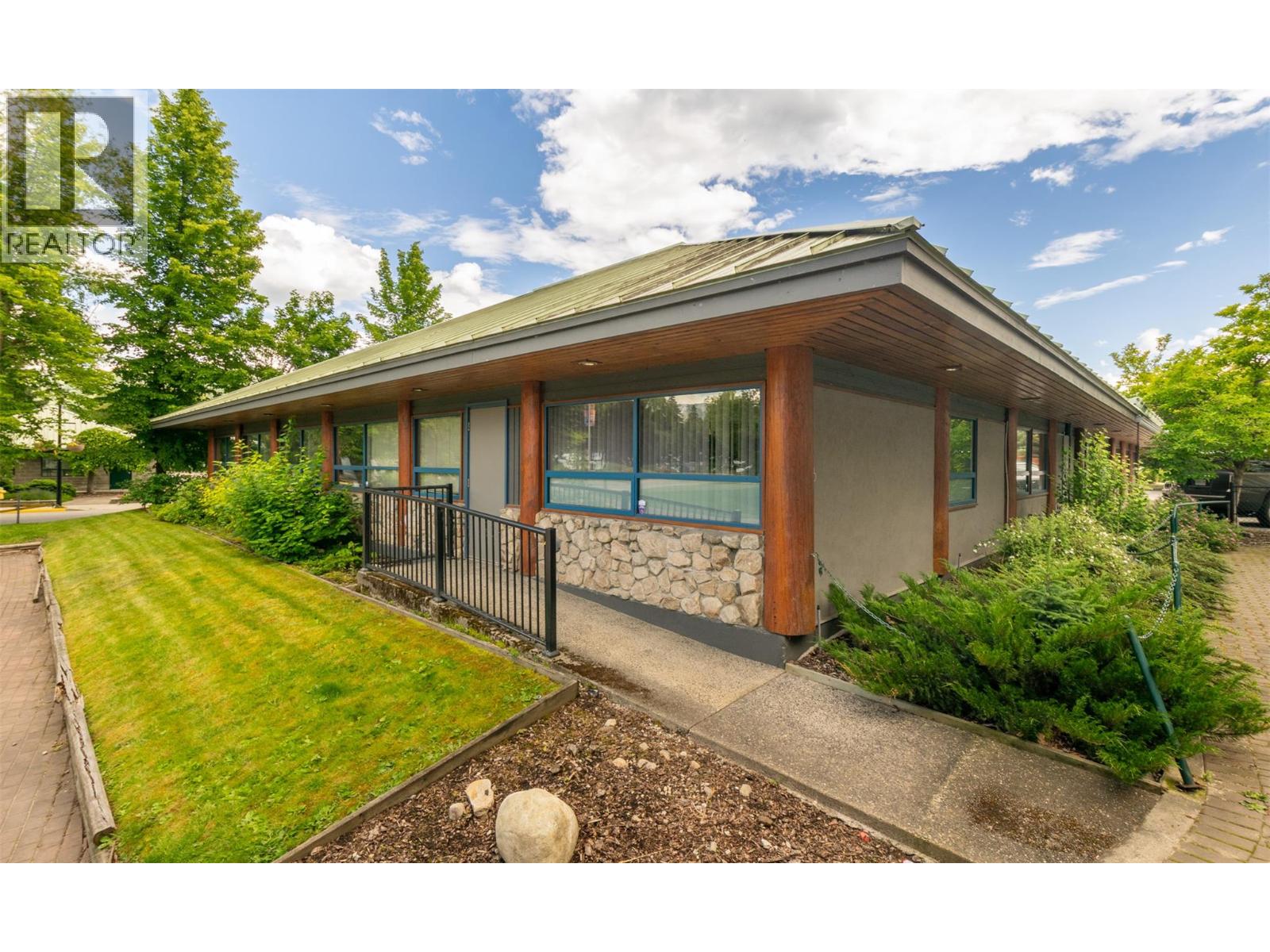  781 Marine Park Drive Northeast, Salmon Arm
