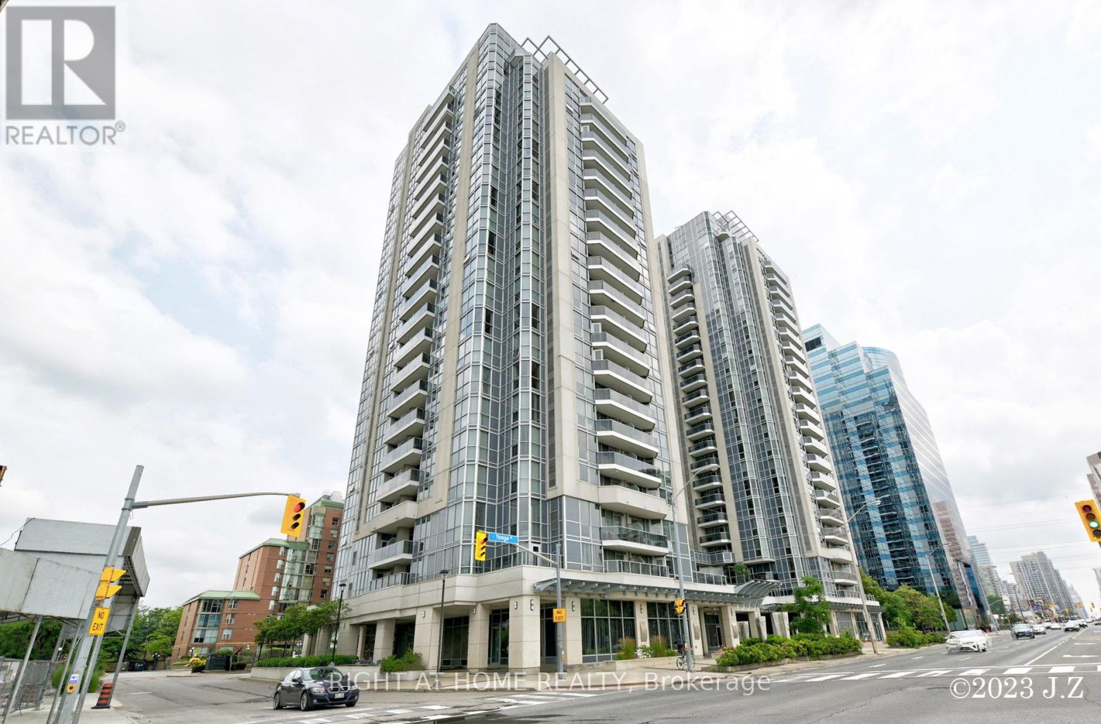 5793 Yonge St