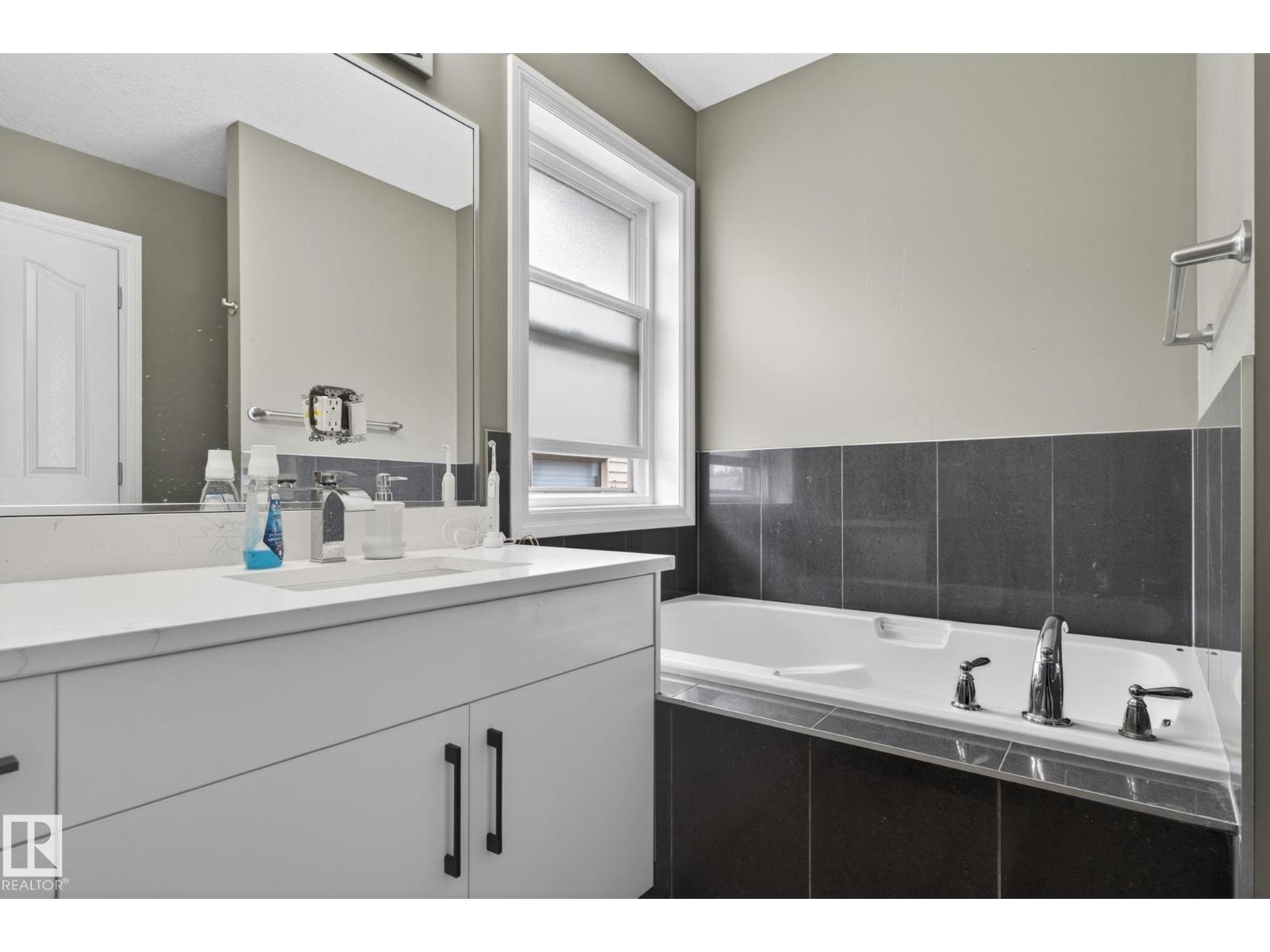 9628 221 ST NW - 35