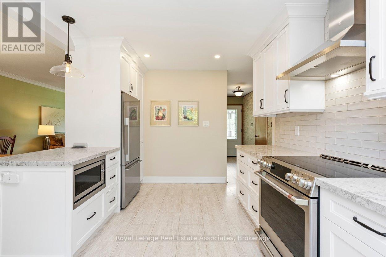 206 ELIZABETH STREET S - 13