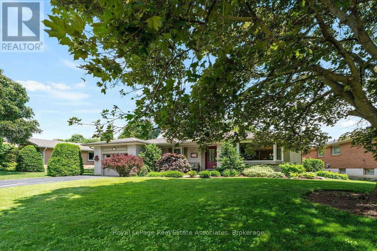 206 ELIZABETH STREET S - 2