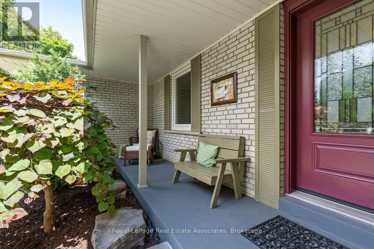 206 ELIZABETH STREET S - 4