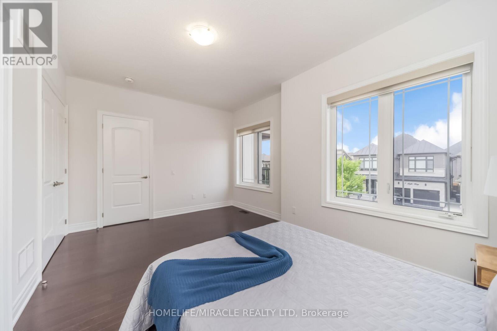 16 LYLE WAY - 32