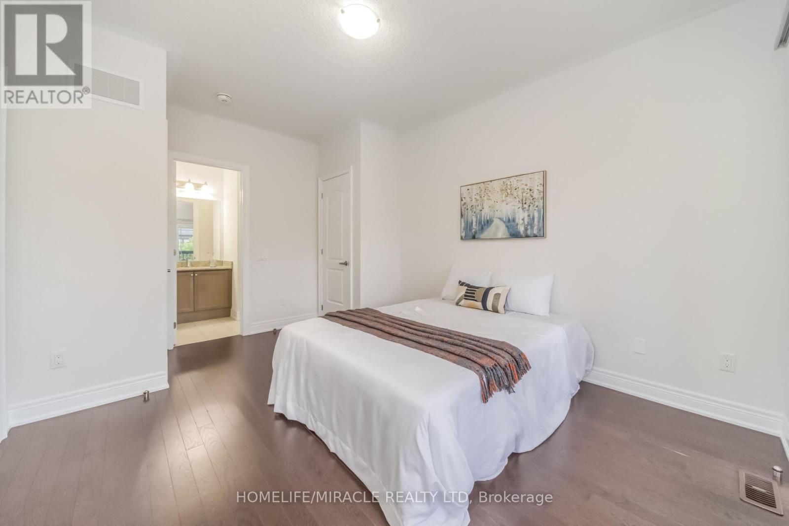 16 LYLE WAY - 34