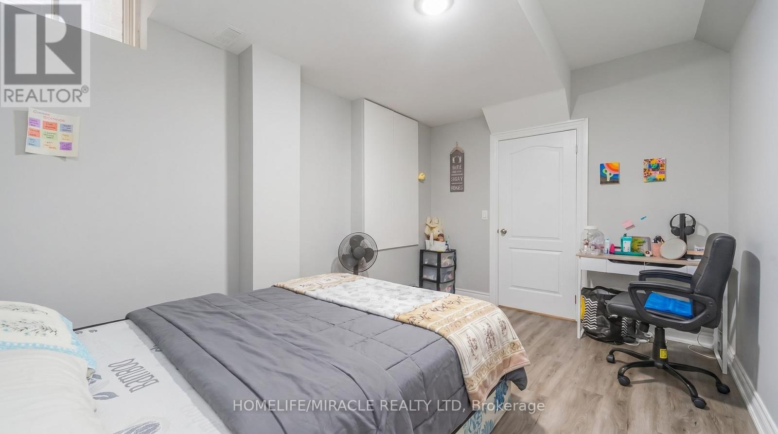 16 LYLE WAY - 46