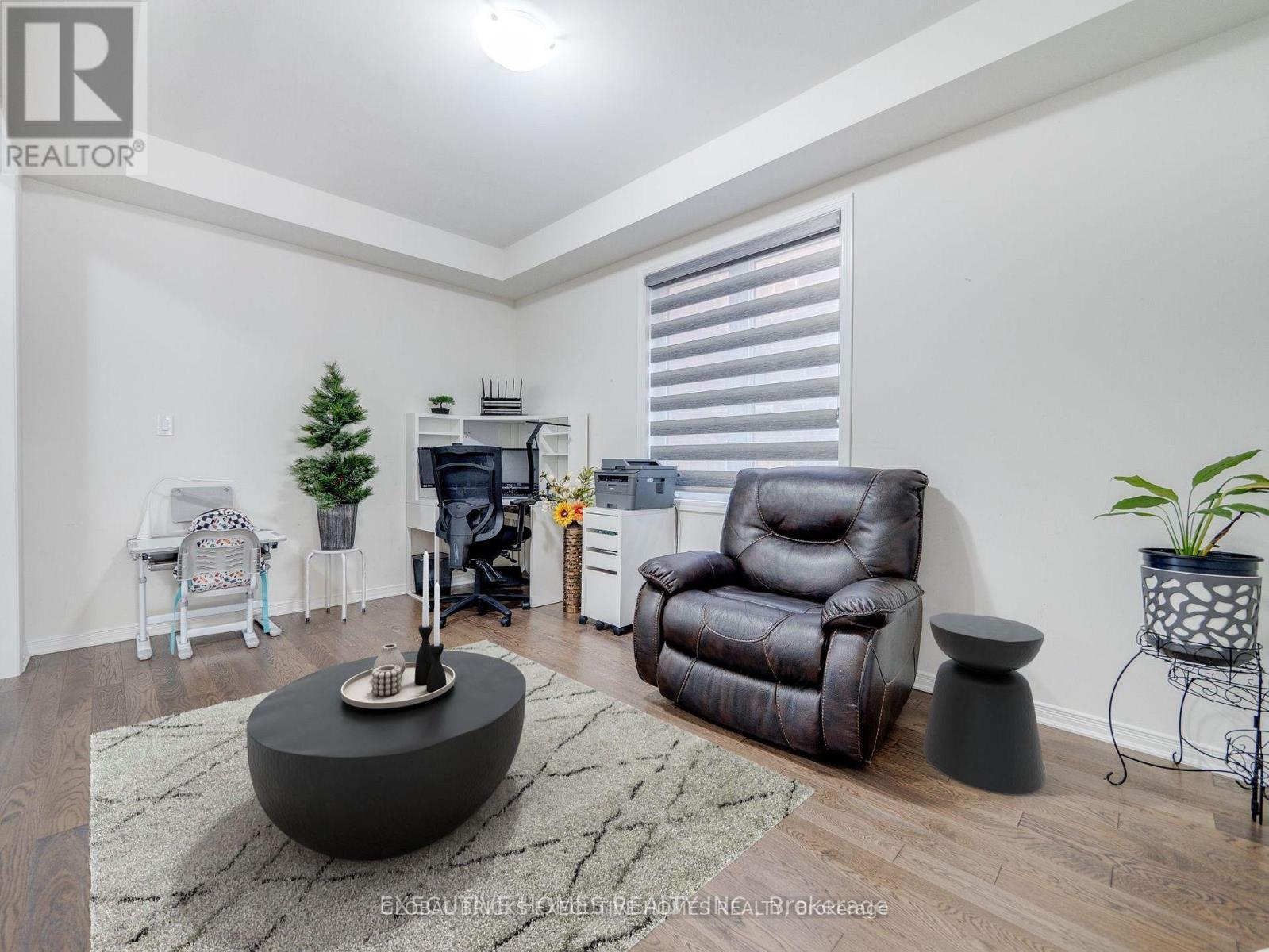 26 LILLIAN WAY - 10