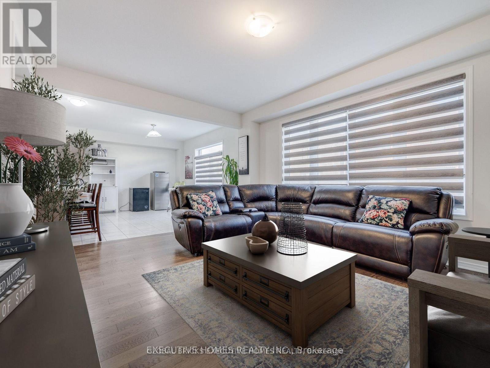 26 LILLIAN WAY - 11