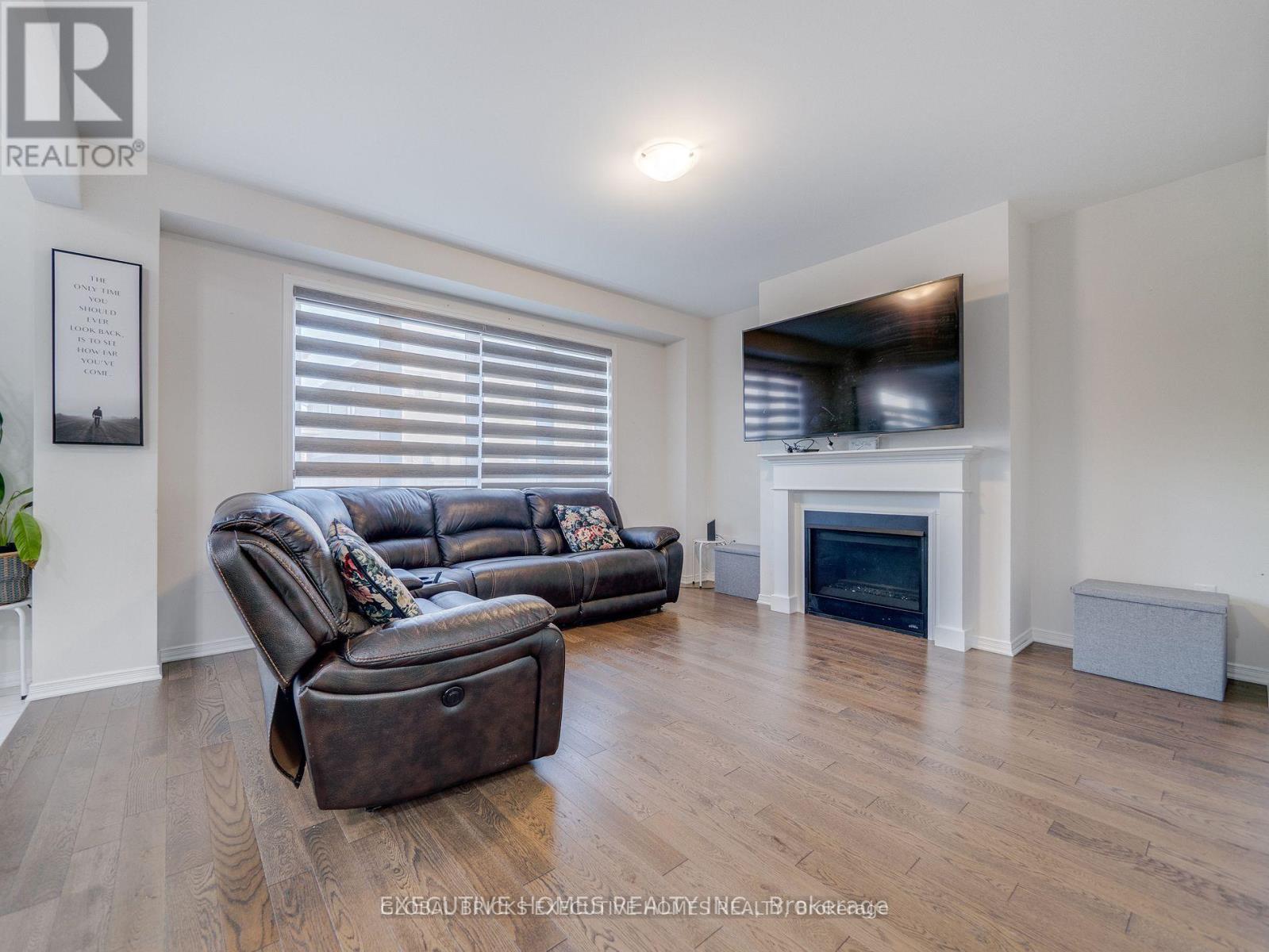 26 LILLIAN WAY - 12