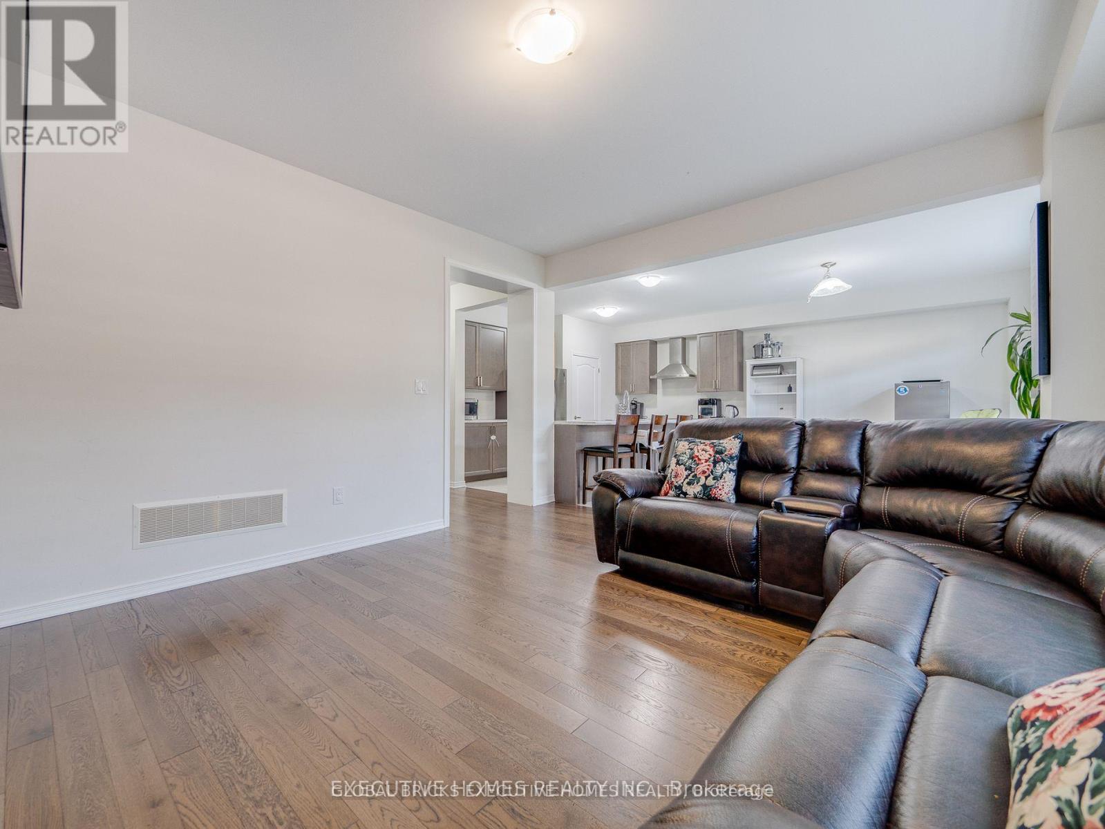 26 LILLIAN WAY - 13