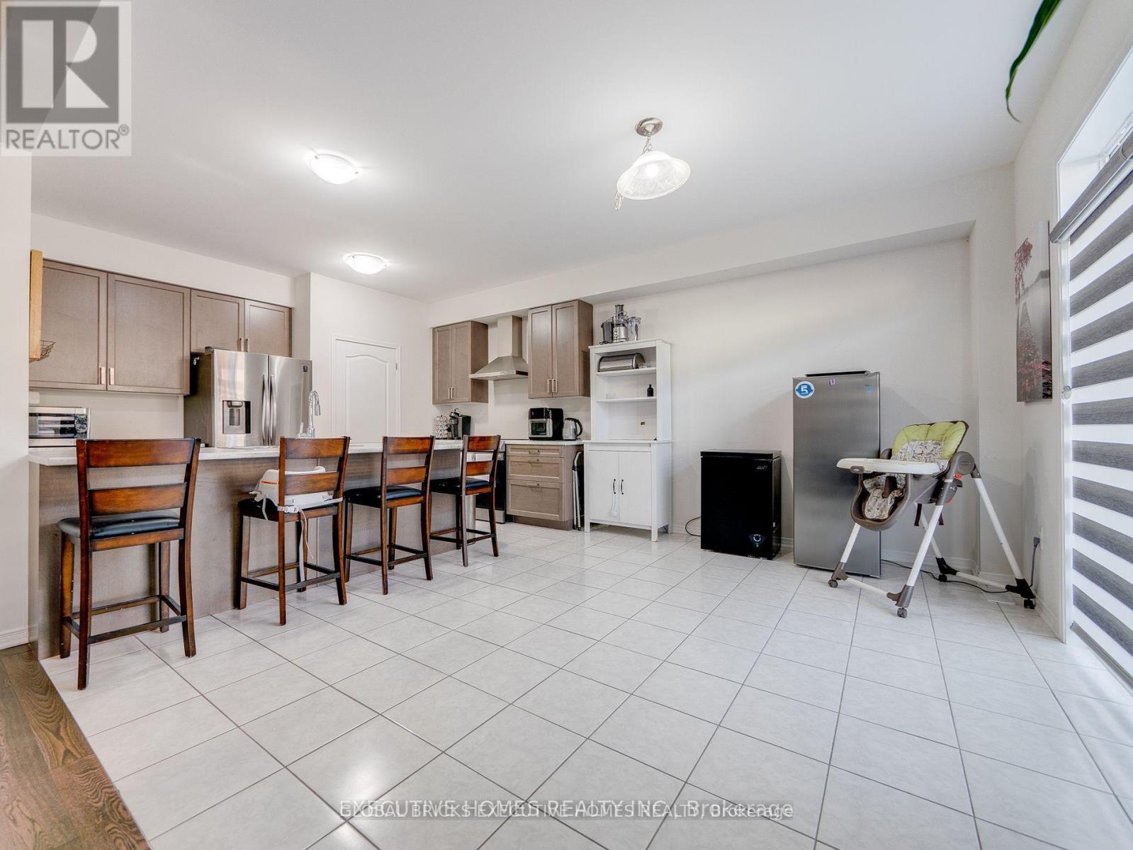26 LILLIAN WAY - 15