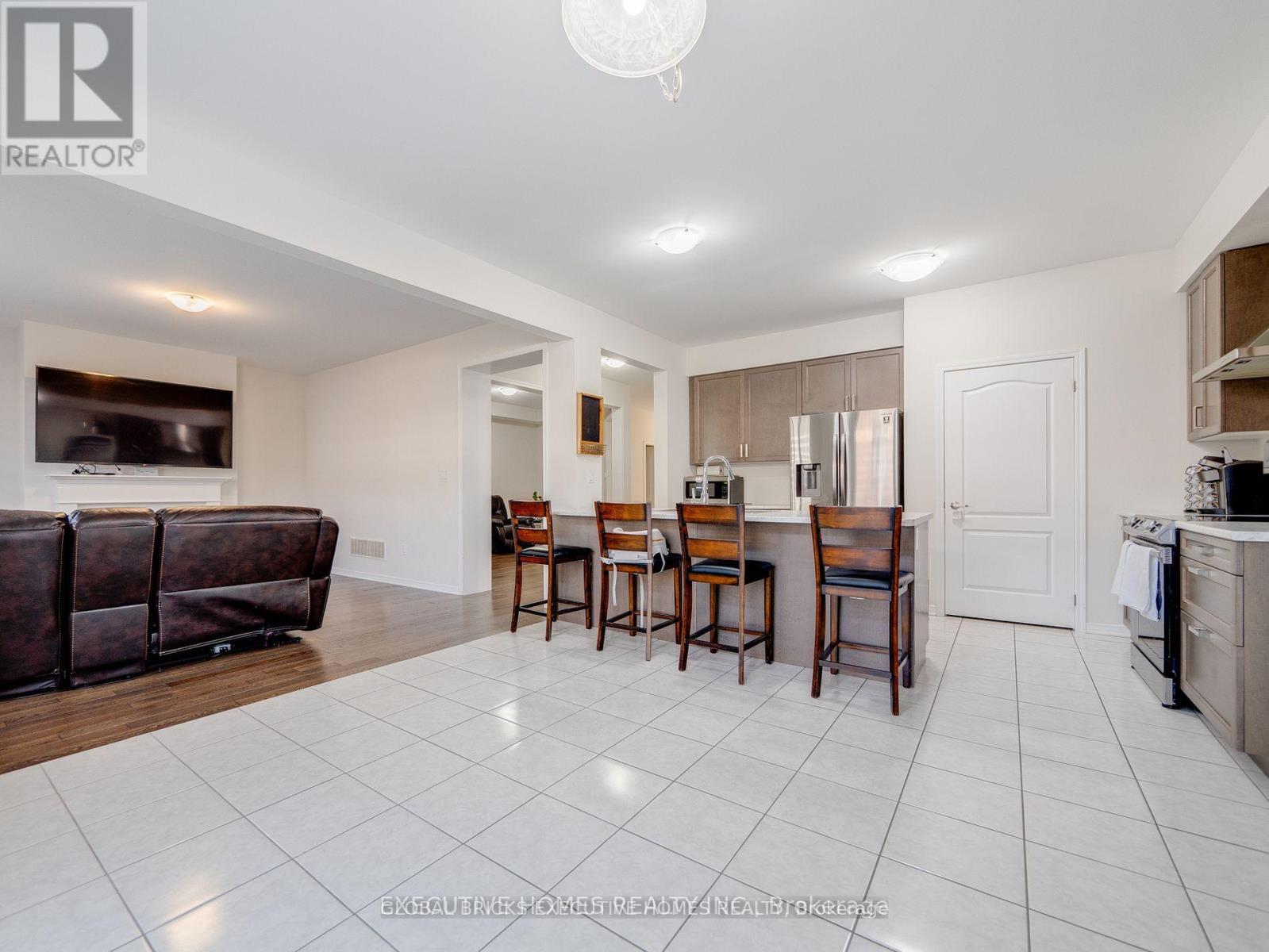 26 LILLIAN WAY - 16