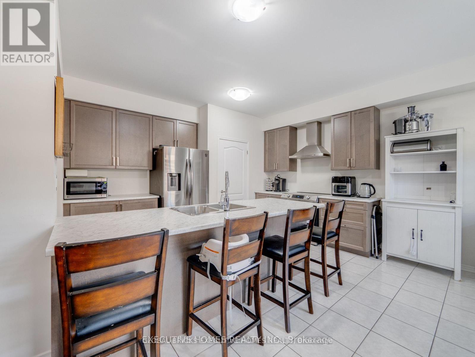 26 LILLIAN WAY - 17