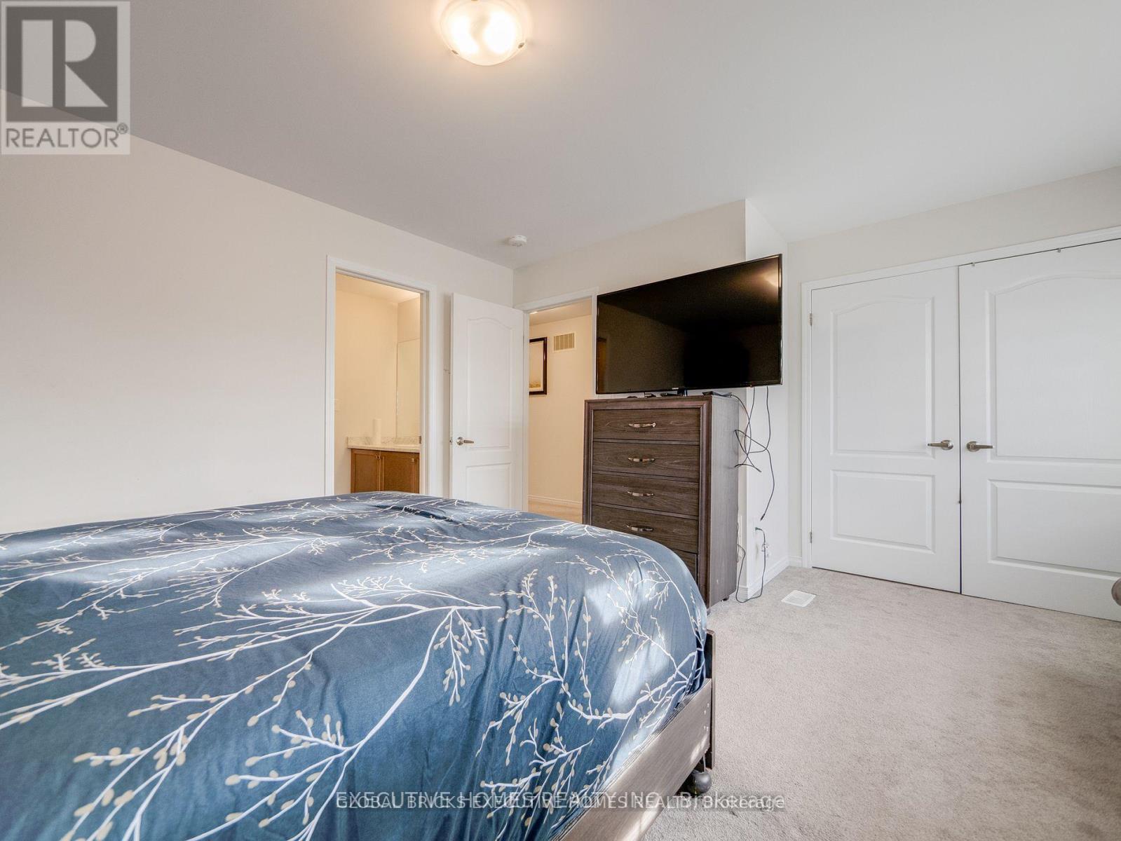 26 LILLIAN WAY - 25