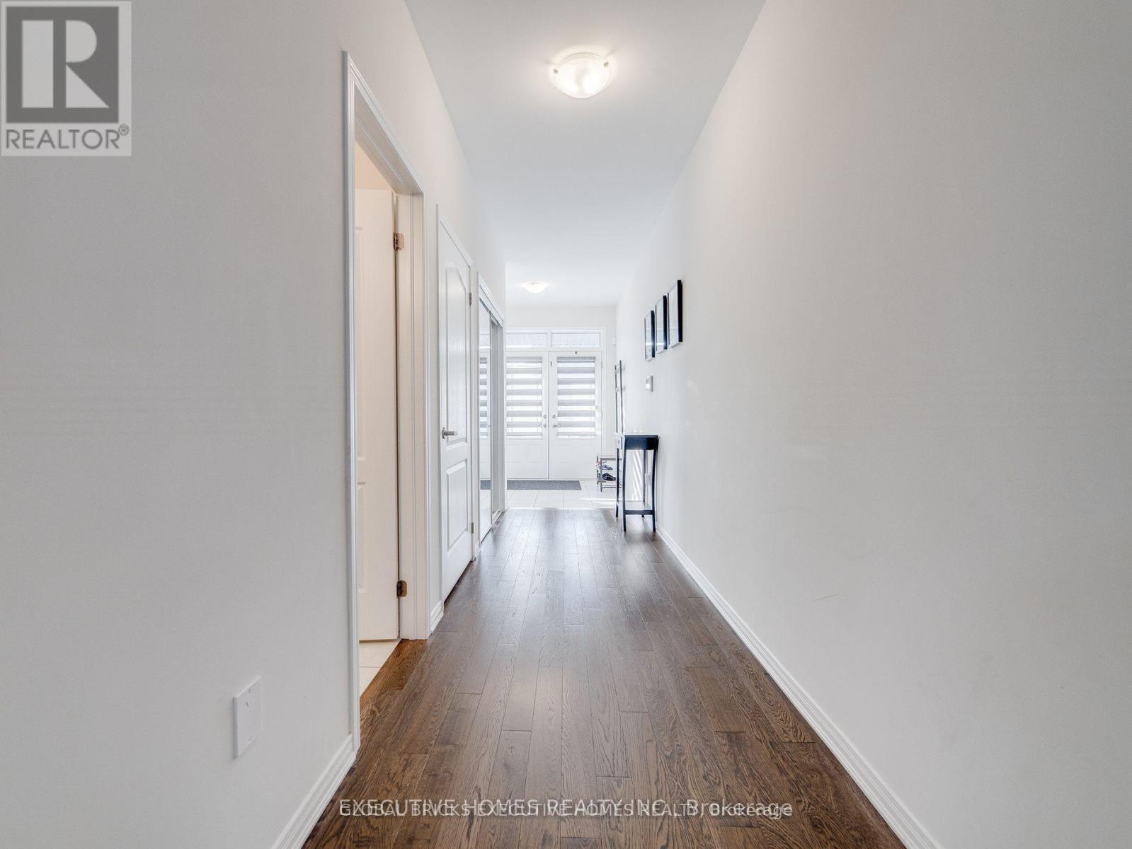 26 LILLIAN WAY - 8