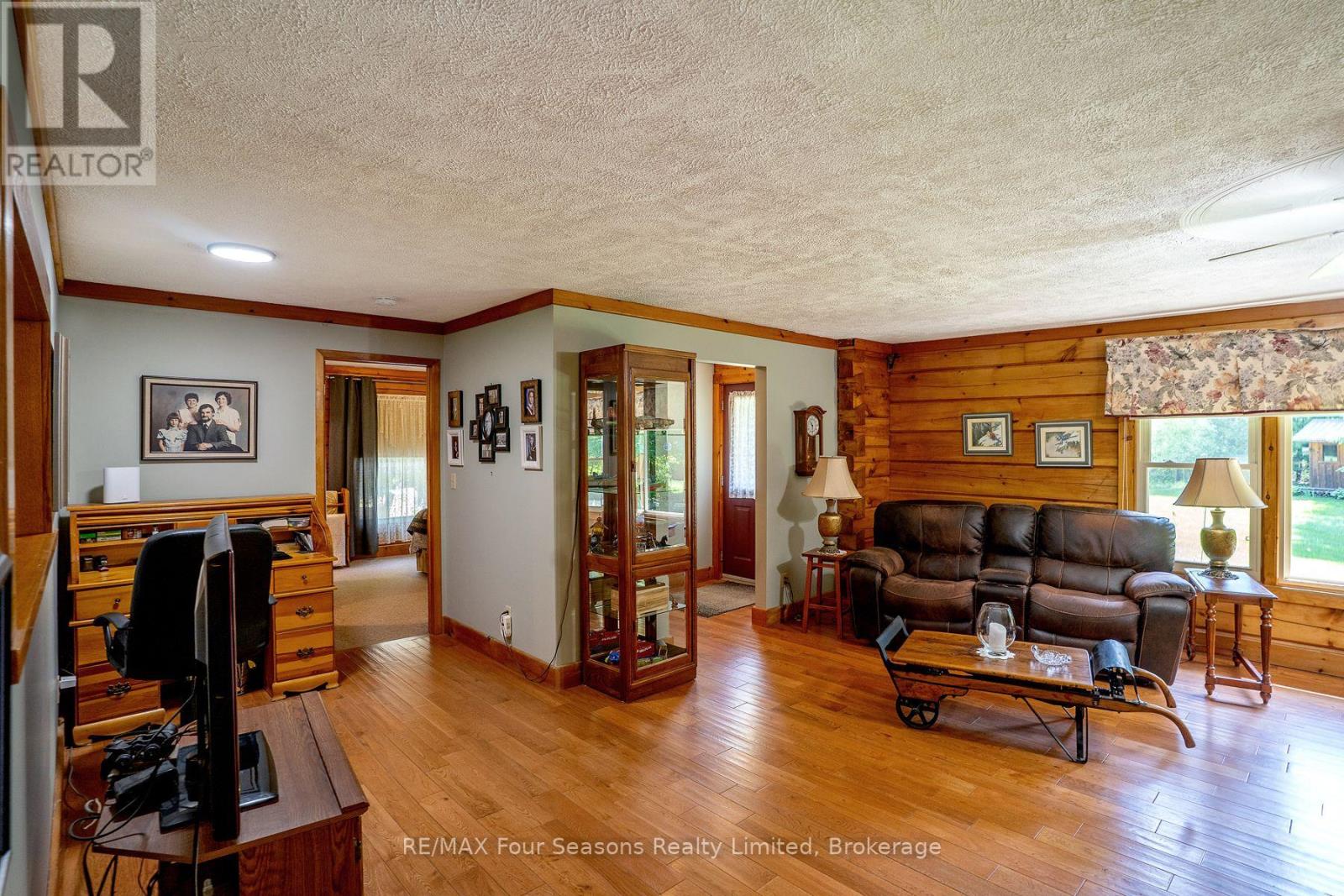 600072 50 SIDE ROAD S - Image 12