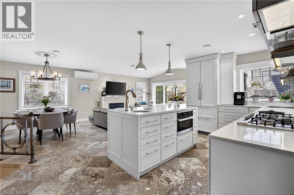 11 PEEL Street - 11