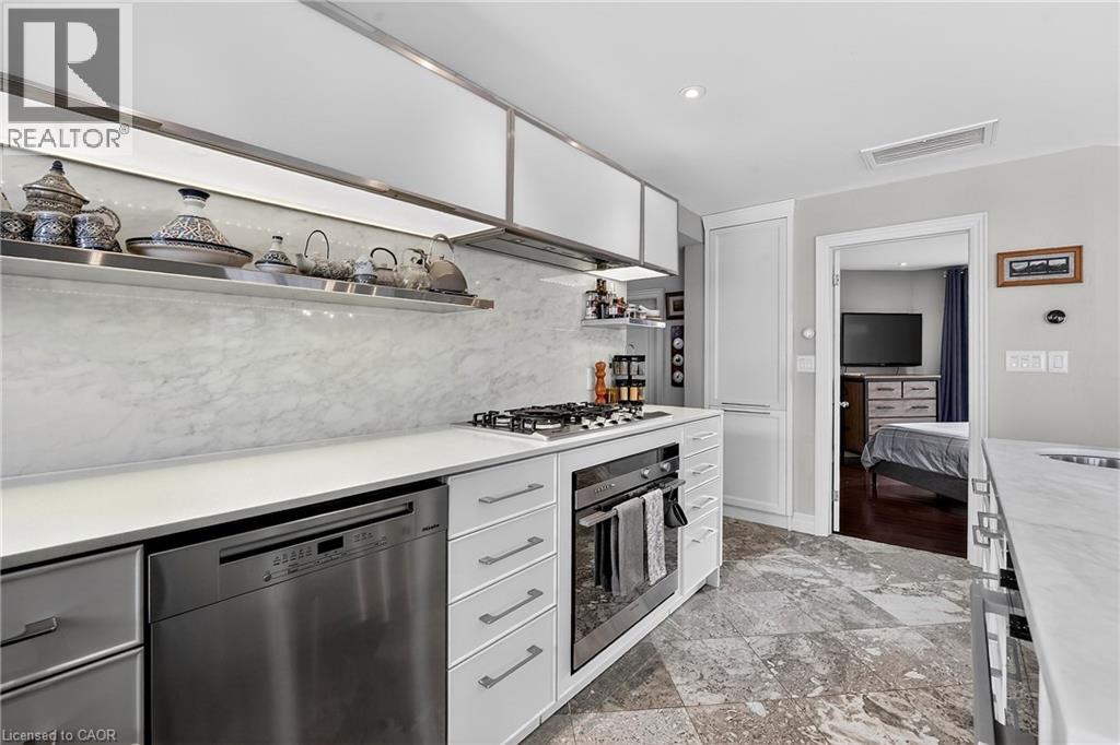 11 PEEL Street - 13