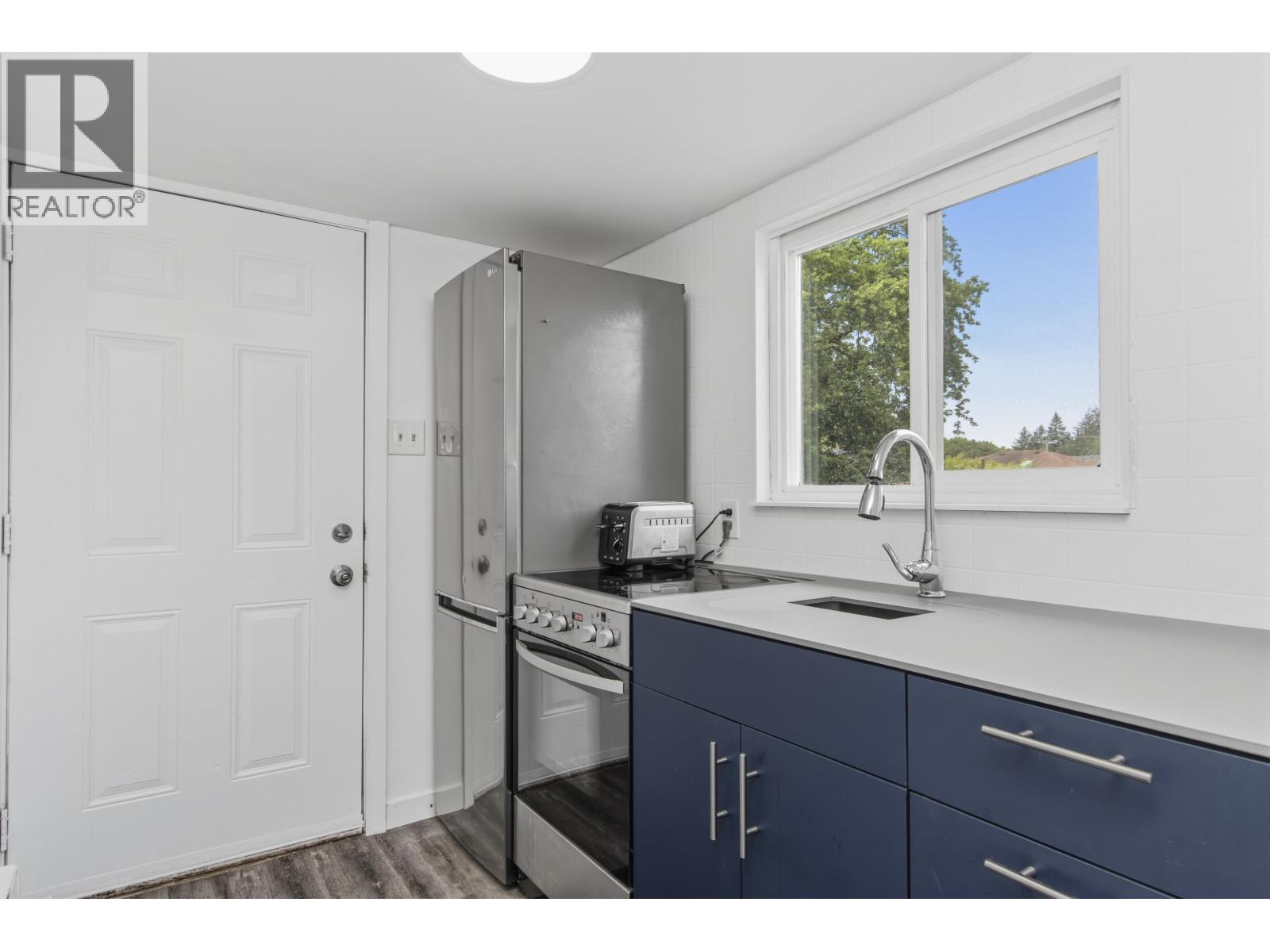 37937 FOURTH AVENUE, Squamish