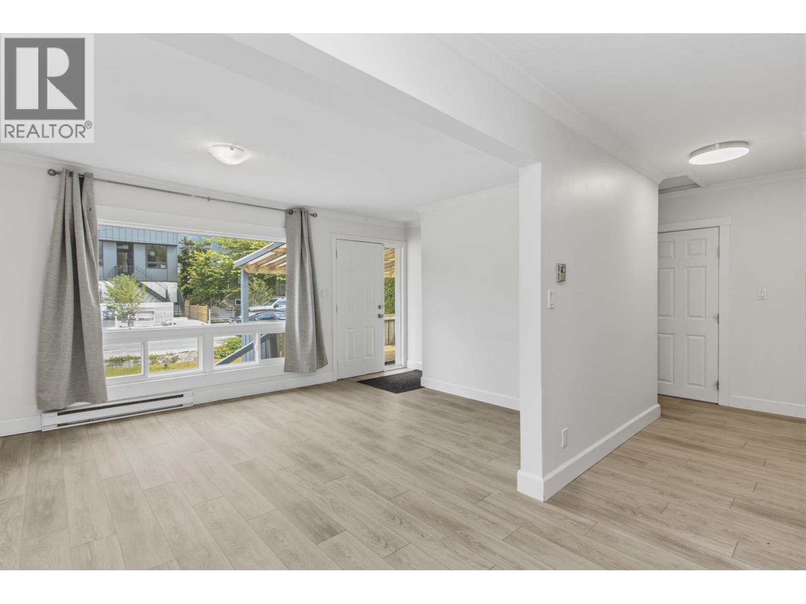 37937 FOURTH AVENUE, Squamish