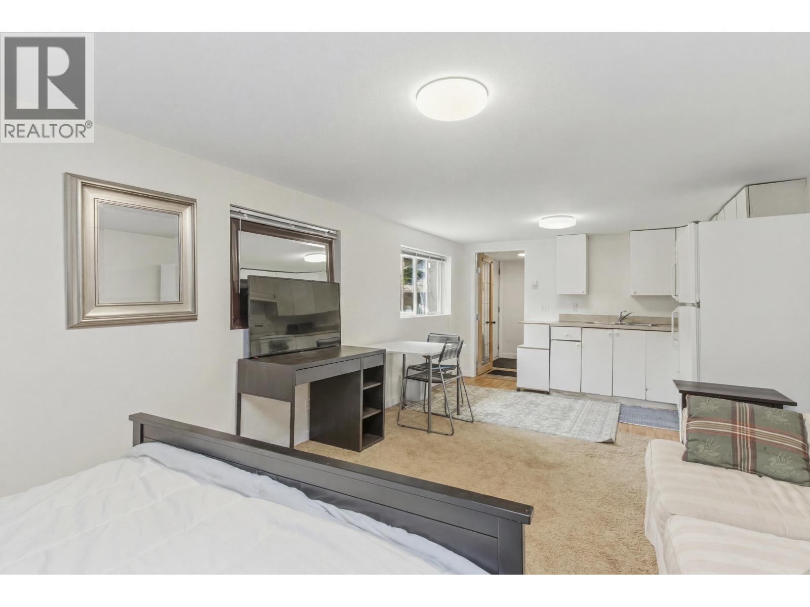 37937 FOURTH AVENUE, Squamish