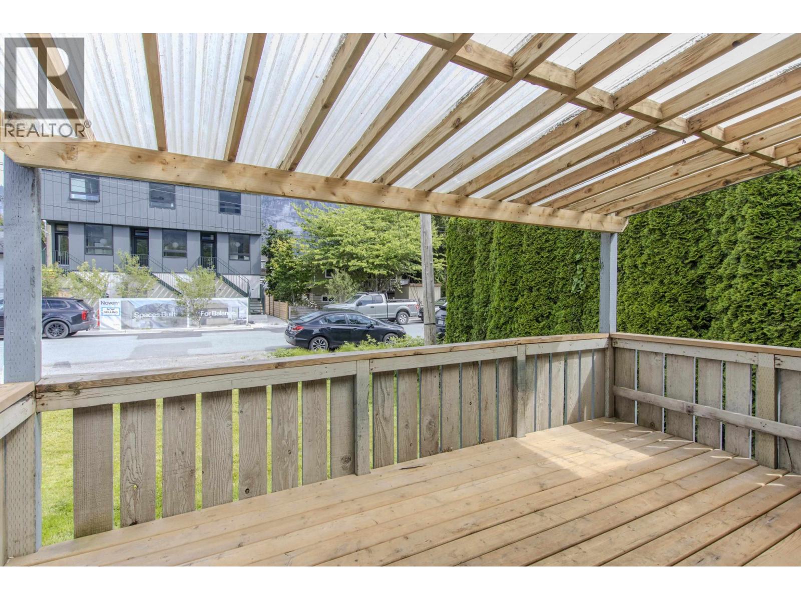 37937 FOURTH AVENUE, Squamish