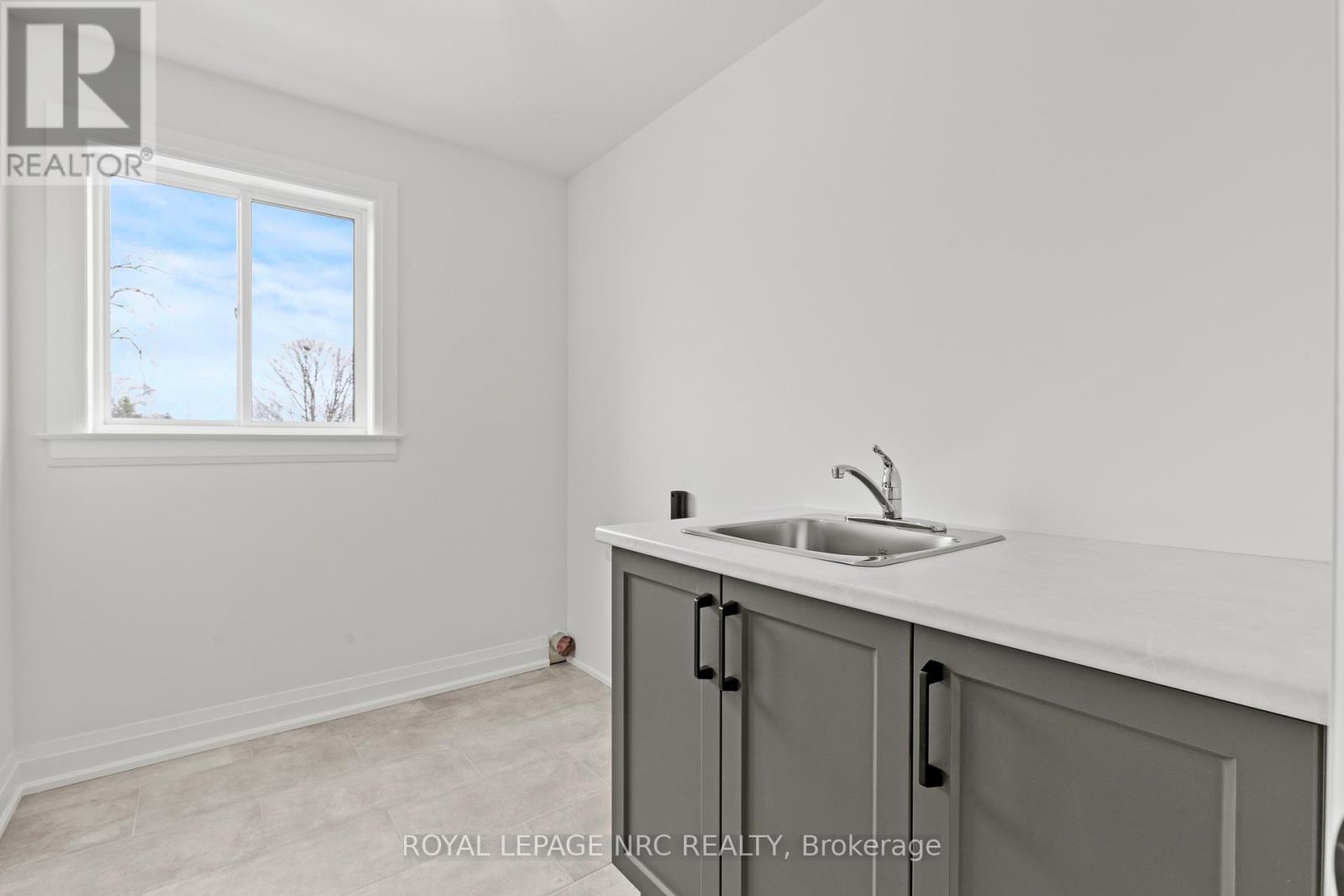 4705 LEE AVENUE - 26