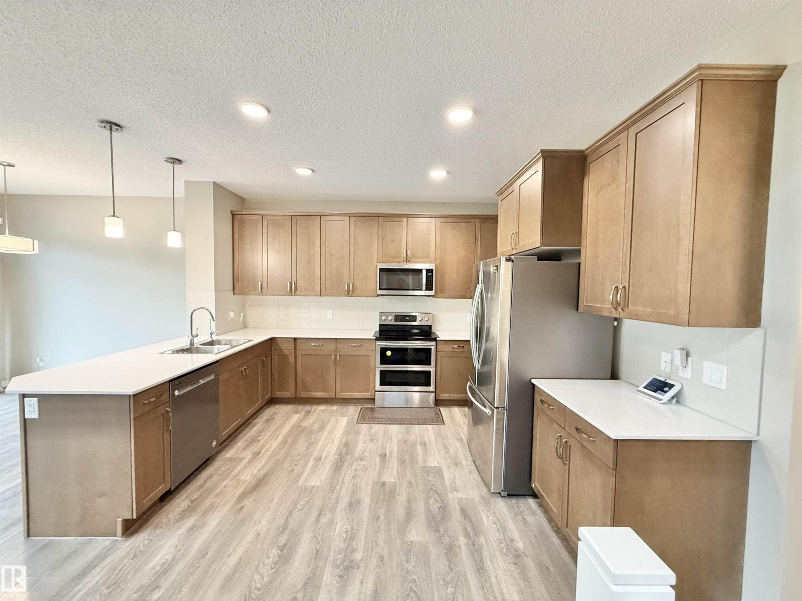 22519 96 AV NW - 15