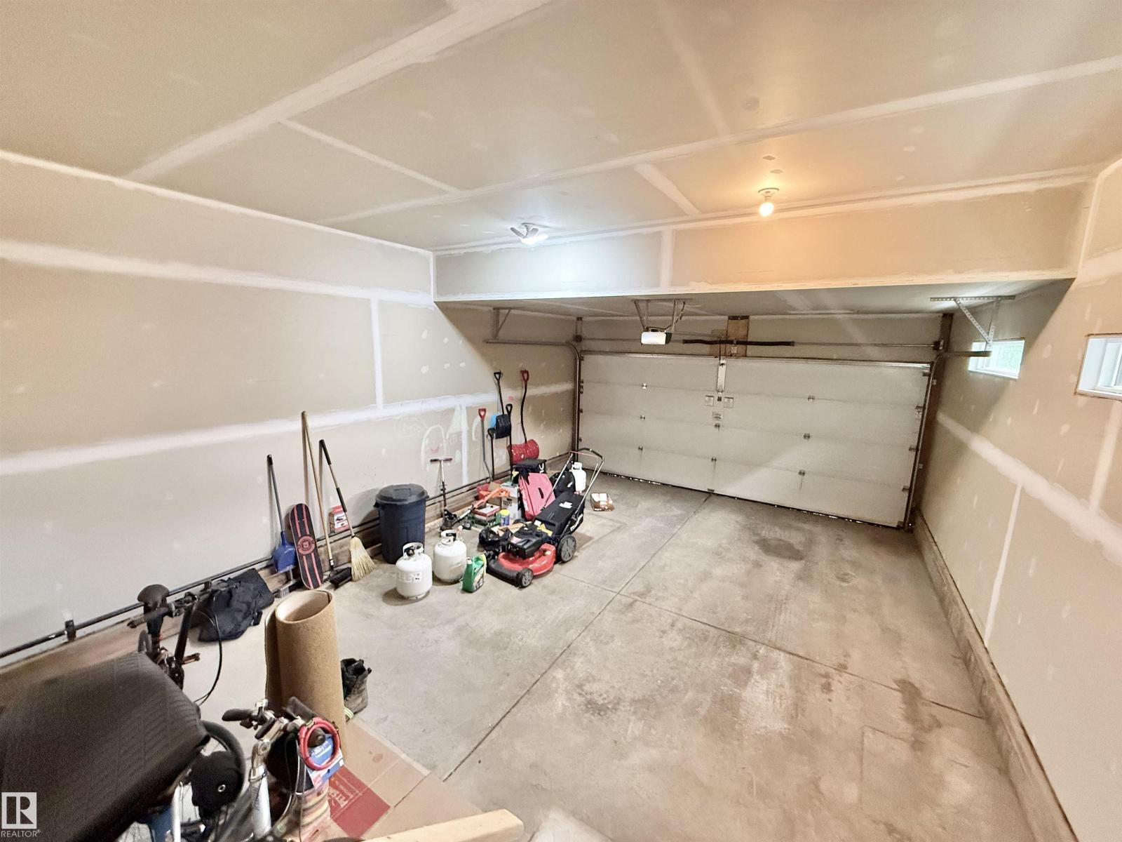 22519 96 AV NW - 48