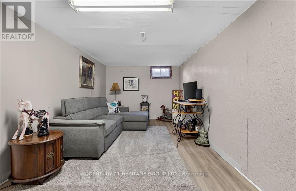 #182 17 OLD PINE TRAIL - 25
