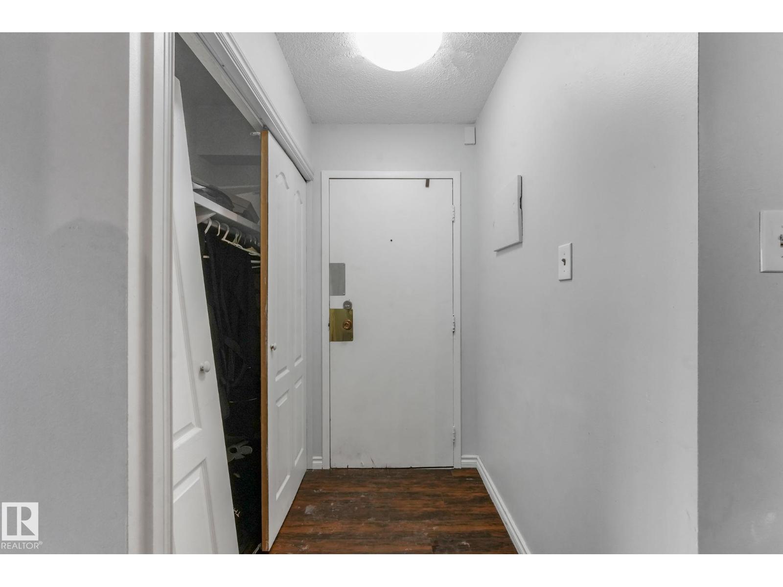 #A7 2808 116 ST NW - 6
