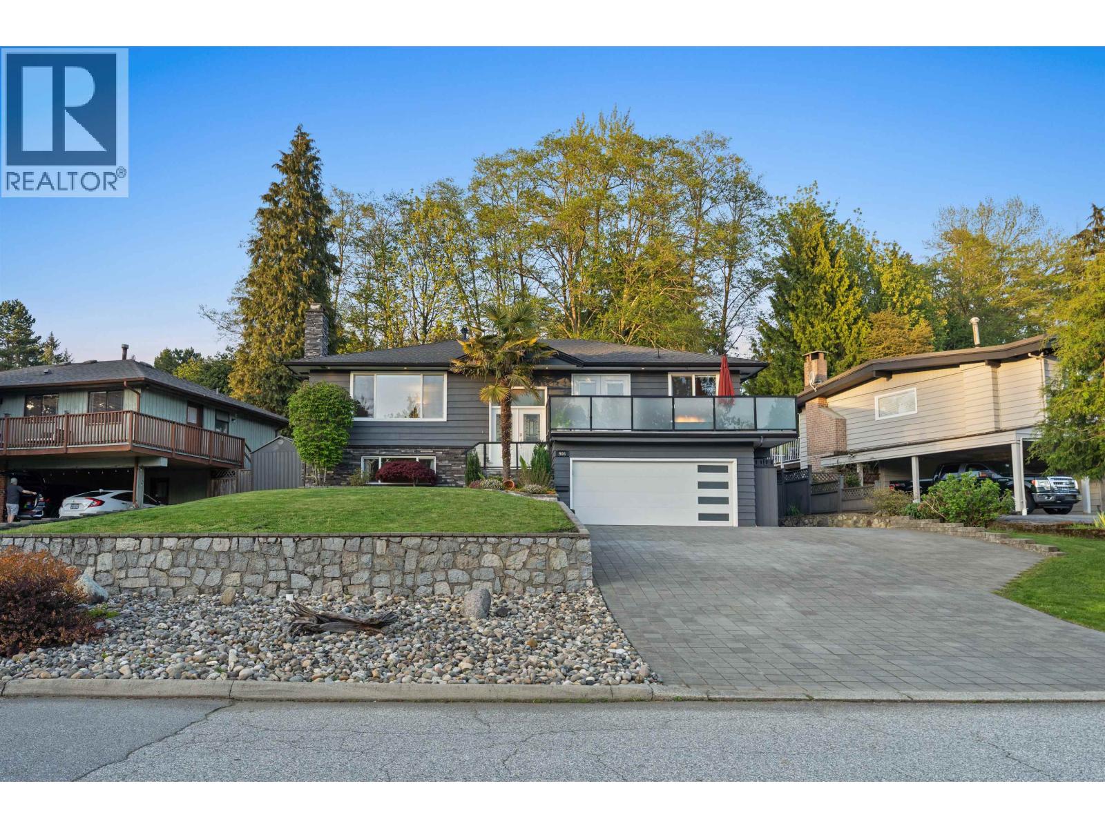 906 STRATHAVEN DRIVE