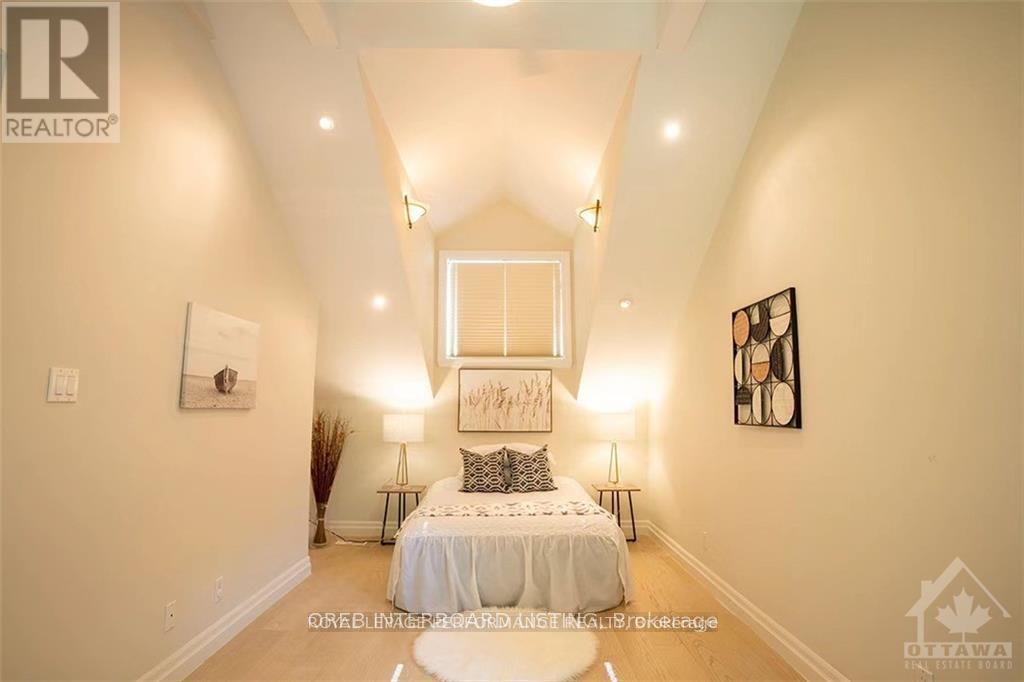 2077 PALMER AVENUE - 12