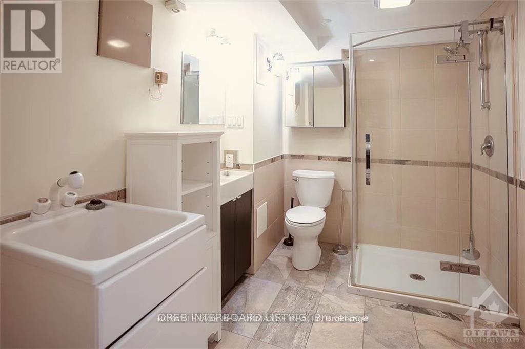 2077 PALMER AVENUE - 23