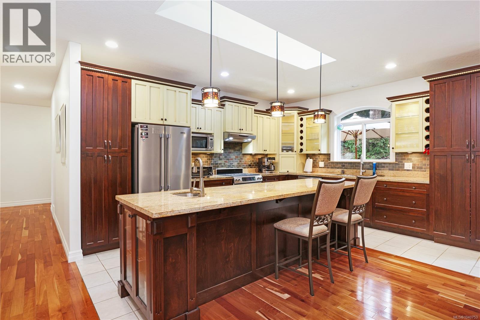 3151 Klanawa Cres - 6