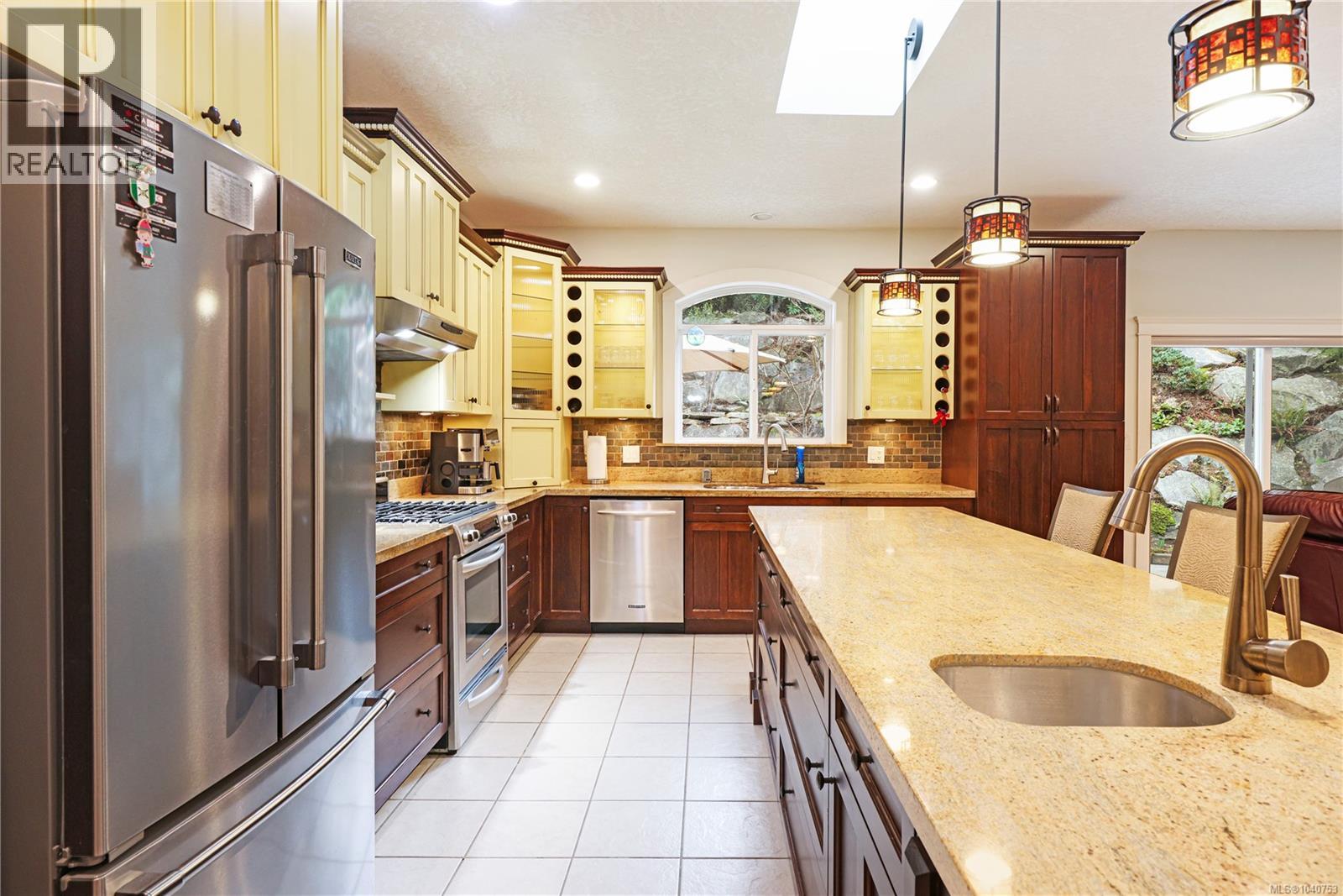 3151 Klanawa Cres - 9