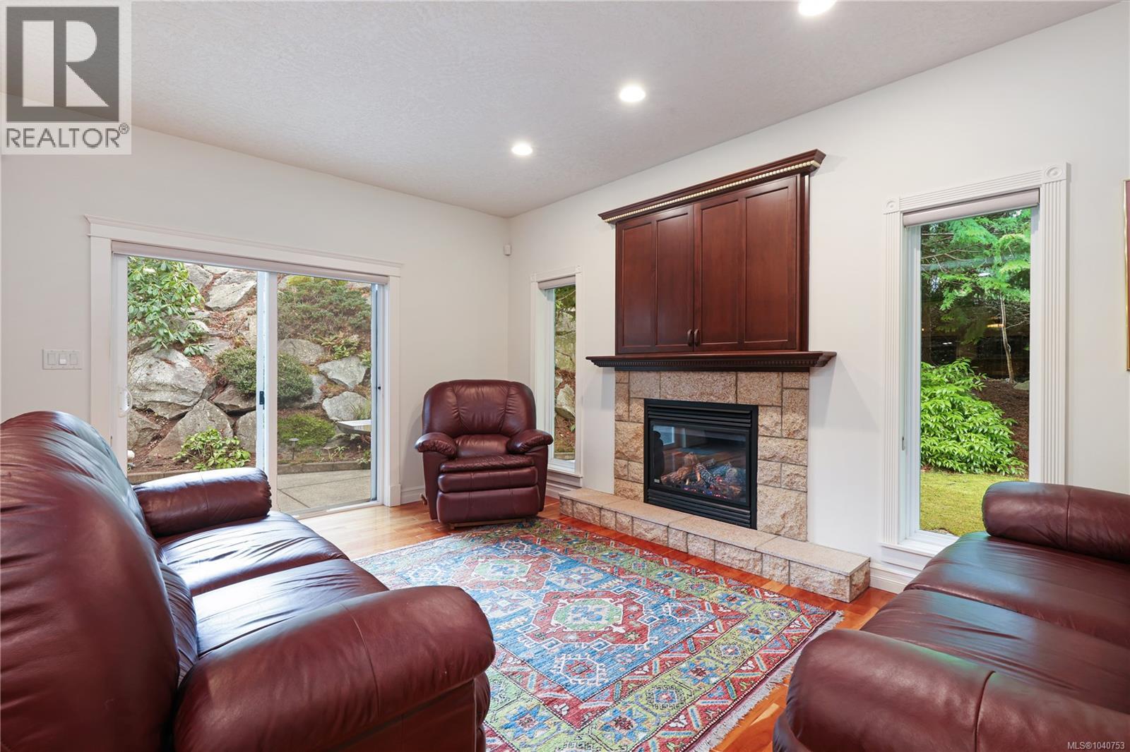 3151 Klanawa Cres - 24