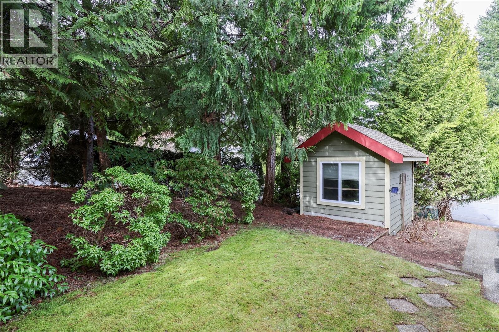 3151 Klanawa Cres - 36