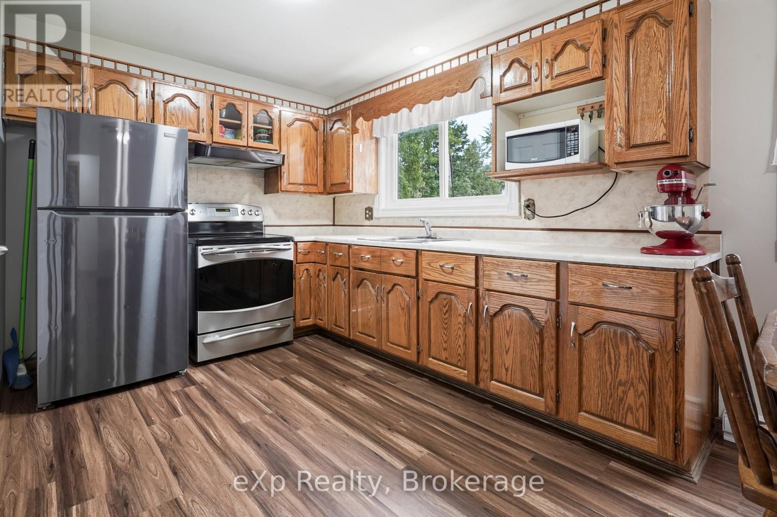 4094 QUEEN STREET - 10